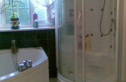 Norbury House | comfortable & spacious room