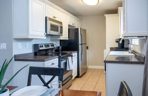 Oxford Condo | Comfortable & spacious-Walk to Fraternity Row!
