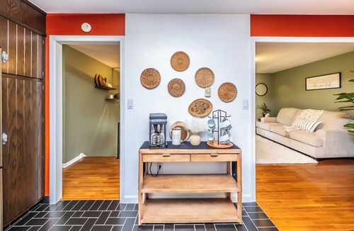 Narvon House | Comfortable Split Level with Hot Tub, High Speed Internet