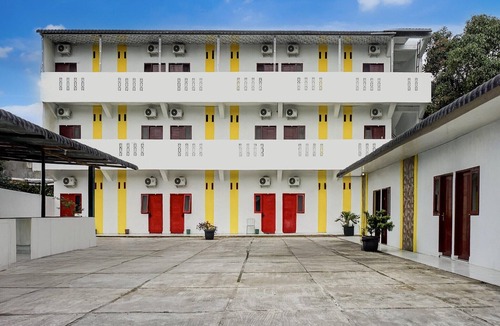 Medan House | Comfortable Standard DBL Near Ring Road City Walks