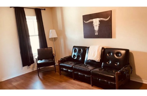 Lawton House | Comfortable Stay! Close to Ft. Sill/Hospital!