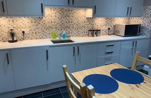 Haringey House | Comfortable Stay for Three