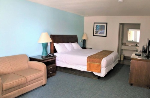 Cuero Hotel | Comfortable Stay in Cuero – Easy Access to Downtown, Highways & Local Attraction