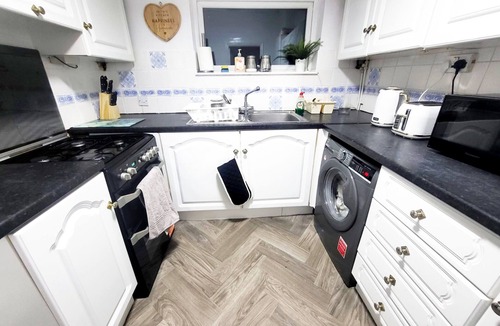 Rochdale Apartment | Comfortable Stay - Ivor St