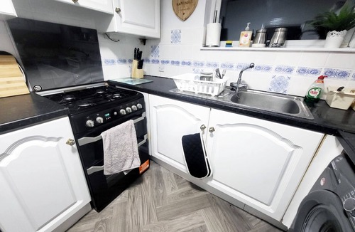 Rochdale Apartment | Comfortable Stay - Ivor St