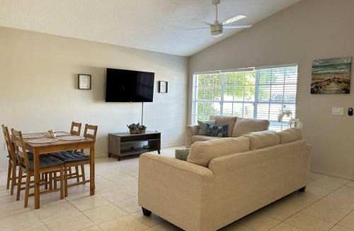 Park East House | Comfortable Stay Near Golf Attractions Rm3 shared home