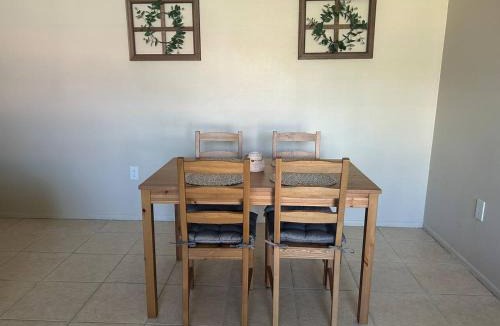 Park East House | Comfortable Stay Near Golf Attractions Rm3 shared home