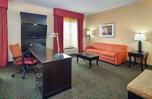 Waco Hotel | Comfortable Stay Perfect for Baylor University Visitors - Easy I-35 Access! Pool