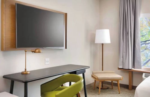 Union Square Hotel | Comfortable Stay w/Free Breakfast & Parking | Close to Red Rocks & Attractions