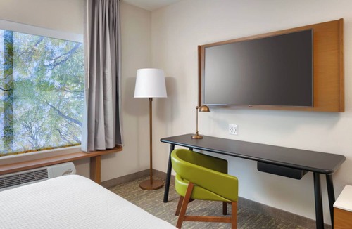 Union Square Hotel | Comfortable Stay w/Free Breakfast & Parking | Close to Red Rocks & Attractions