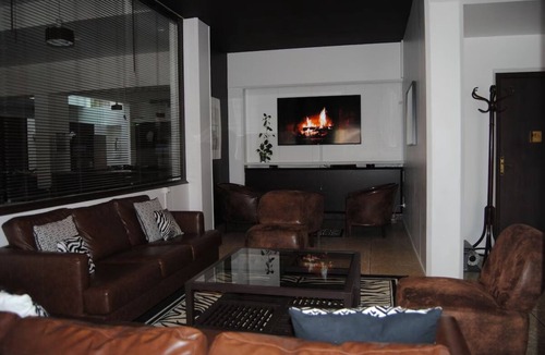 Lourdes Hotel | Comfortable Stay w/Pet-Friendly Rooms & Convenient Parking