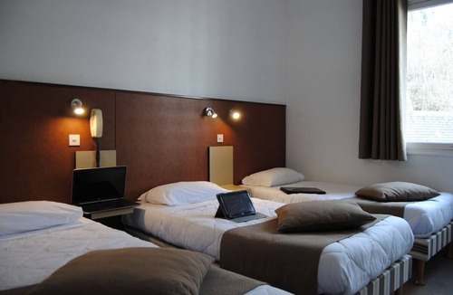 Lourdes Hotel | Comfortable Stay w/Pet-Friendly Rooms & Convenient Parking
