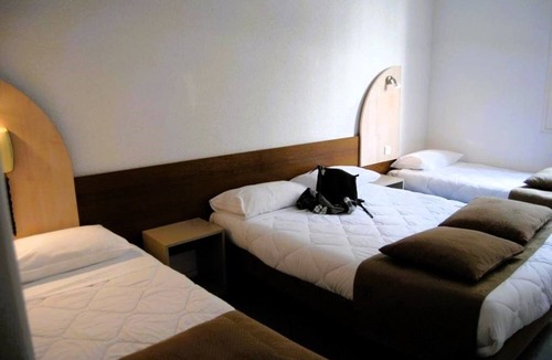 Lourdes Hotel | Comfortable Stay w/Pet-Friendly Rooms & Convenient Parking