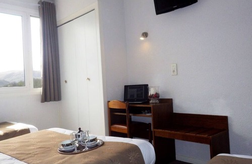 Lourdes Hotel | Comfortable Stay w/Pet-Friendly Rooms & Convenient Parking