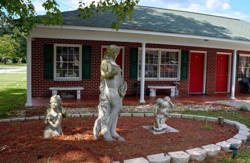 New Bern Apartment | Comfortable Stay with Kitchenette, Laundry access, WI-FI, Cable and More