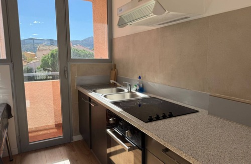 Banyuls-sur-Mer Apartment | Comfortable studio with sea view, loggia, pets allowed and private parking