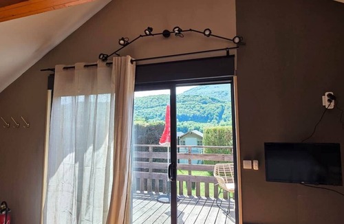 Laffrey House | Comfortable studio chalet facing the lake (2C)