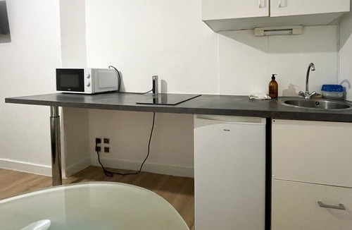 Downtown Angers Apartment | Comfortable studio for 2 near downtown Angers