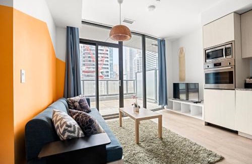 Bay Cloverhill Apartment | Comfortable Suite in Heart Downtown with 2 Beds