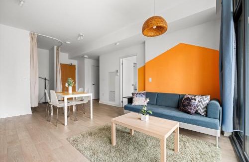 Bay Cloverhill Apartment | Comfortable Suite in Heart Downtown with 2 Beds
