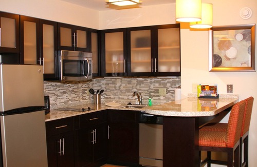 Liverpool Condo | Comfortable Suite Near Hancock International Airport | Free Breakfast + Fitness Center