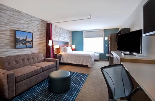Wichita Hotel | Comfortable Suite w/Ample Breakfast Options Near Local Dining