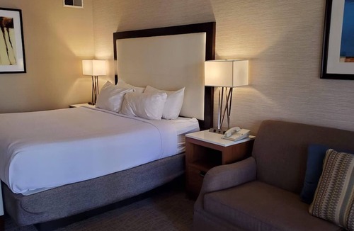 Downtown Resort | Comfortable Sunset Views! 2 King Units with Pool and Free Parking!