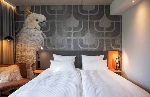 Waiblingen Hotel | Comfortable Superior Double Stay with Workspace | Pets are Allowed