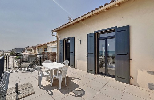 Carnon-Plage Apartment | Comfortable T3 on beach with WiFi and private parking