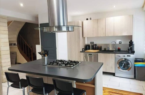 Loudun House | Comfortable town house