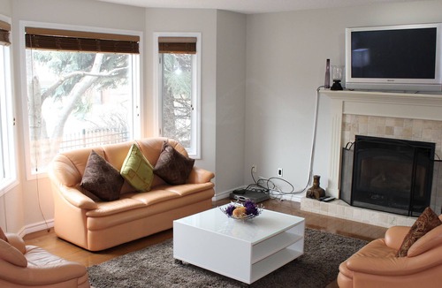 Marda Loop House | Comfortable Townhome in Calgary's Trendy Marda Loop