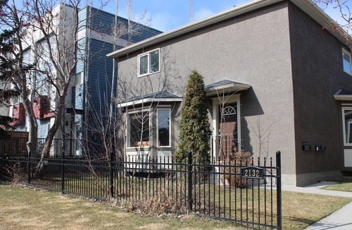 Marda Loop House | Comfortable Townhome in Calgary's Trendy Marda Loop