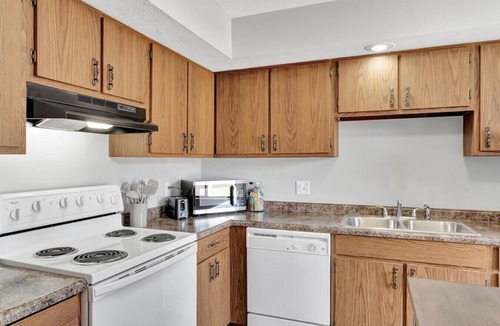 Champaign Apartment | Comfortable Townhome in Southwest Champaign