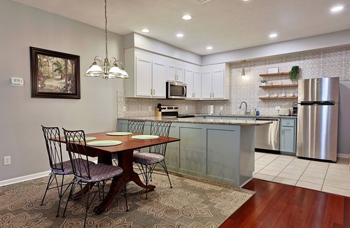 Dothan House | Comfortable Townhome with Double Garage