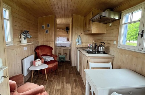 Verneuil House | Comfortable trailer with lake view.