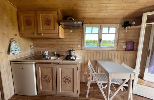 Verneuil House | Comfortable trailer with lake view.