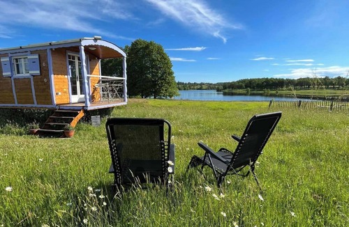 Verneuil House | Comfortable trailer with lake view.