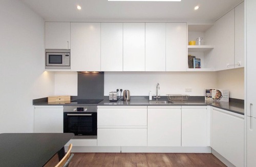 Victoria Apartment | Comfortable Two-Bed Apartment in Hackney