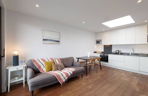 Victoria Apartment | Comfortable Two-Bed Apartment in Hackney
