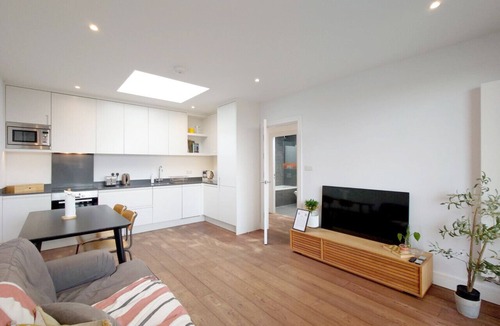 Victoria Apartment | Comfortable Two-Bed Apartment in Hackney