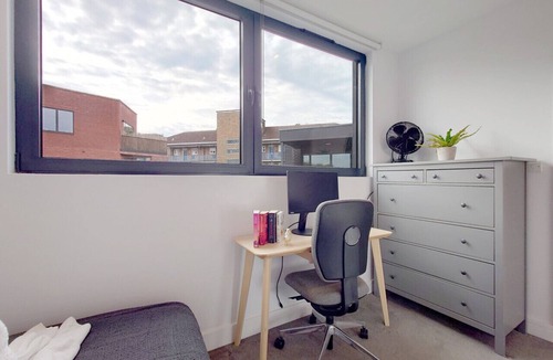 Victoria Apartment | Comfortable Two-Bed Apartment in Hackney