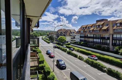 Villers-sur-Mer Apartment | Comfortable two-room nest with sea view