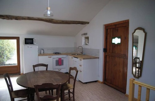 Puycalvel House | Comfortable two-room apartment in quiet village