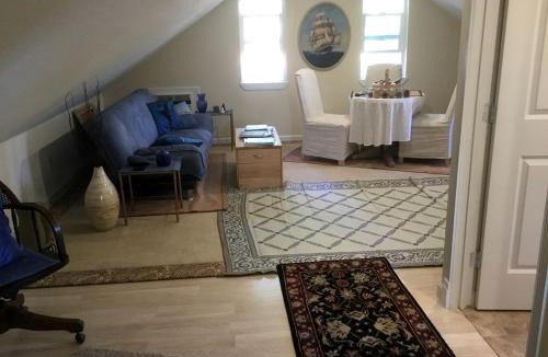 Penn Valley House | Comfortable Upper Floor Mountain Getaway in Penn Valley, California