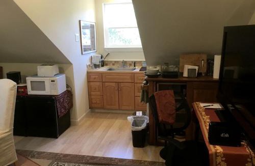 Penn Valley House | Comfortable Upper Floor Mountain Getaway in Penn Valley, California