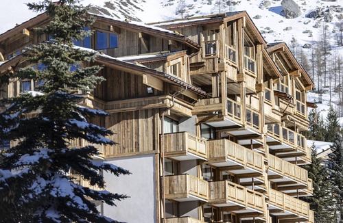 Le Cret Apartment | Comfortable, upscale, quiet and beautiful views! With covered parking