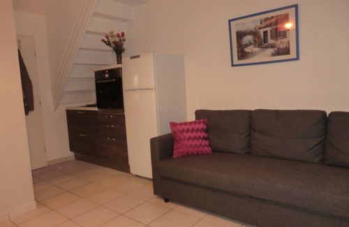 Eyguieres House | Comfortable vacation home in a new complex (built in 2000) with a pool