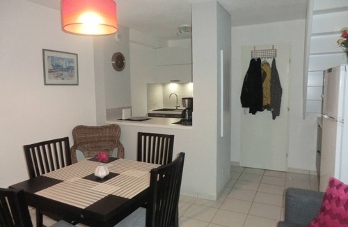 Eyguieres House | Comfortable vacation home in a new complex (built in 2000) with a pool