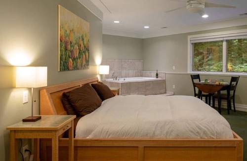 Holland Cabin | Comfortable Vacation Suite for Getaway near Grand Haven State Park in Holland, Michigan