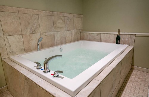 Holland Cabin | Comfortable Vacation Suite for Getaway near Grand Haven State Park in Holland, Michigan